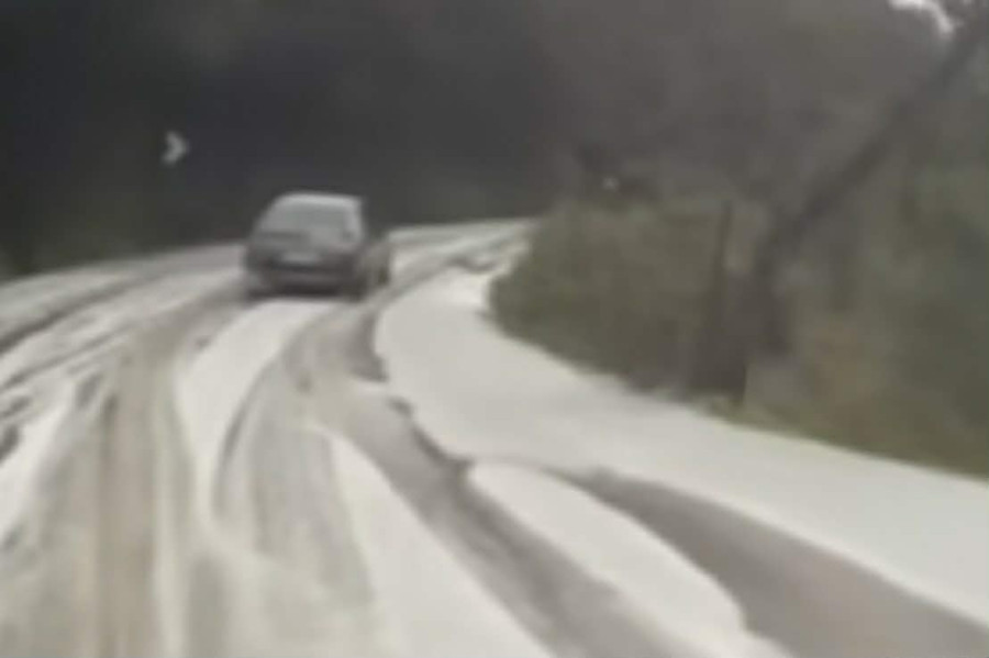Ισχυρή χαλαζόπτωση «έπνιξε» την 111 ΕΟ Πατρών–Τριπόλεως στην Αγία Τριάδα Ηλείας