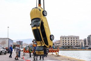Νεκρός ο 59χρονος οδηγός ταξί που έπεσε με το αυτοκίνητο στο λιμάνι του Πειραιά