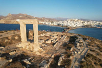 Ποιους προορισμούς προτιμούν φέτος οι τουρίστες: Πάρος και Νάξος οι μεγάλοι κερδισμένοι