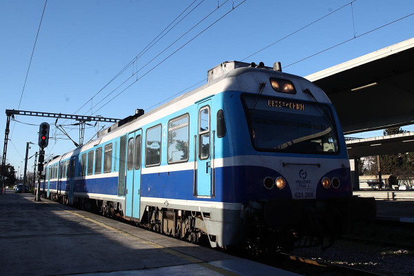 Πάτρα: Θρίλερ με πεσμένο άνδρα στις γραμμές του Προαστιακού