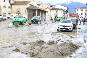 Ισχυρές βροχοπτώσεις στην Ιταλία - Δύο αγνοούμενοι από την κακοκαιρία στο Μπρατσάνο