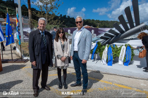 Οι αρχιτέκτονες που δημιούργησαν το μνημείο, μαζί με τον πρόεδρο του ΔΛΤ Πύργου κ. Νικολούτσο.