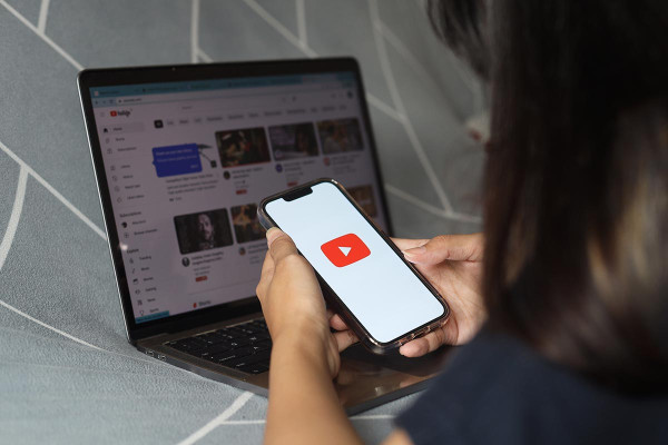 Το YouTube βάζει τέλος στα ψεύτικα AI βίντεο χαμηλής ποιότητας