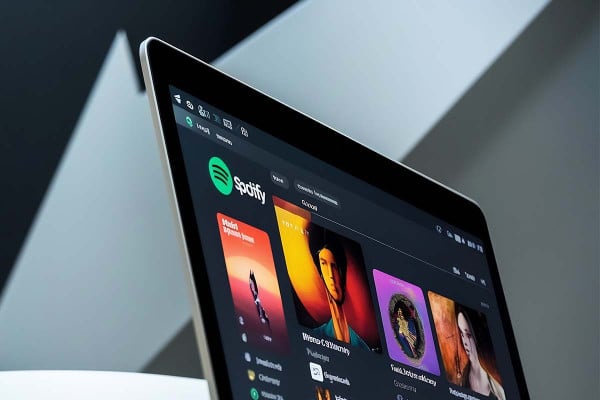 Τεχνητή νοημοσύνη: Νέοι κανόνες από το Spotify - Τέλος στο spam και τις «απομιμήσεις» καλλιτεχνών