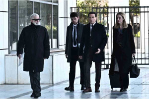 Φιλιππίδης: «Μόνο φόνο δεν μου 'χουν φορτώσει» - Με καταθέσεις μαρτύρων υπεράσπισης συνεχίστηκε η δίκη