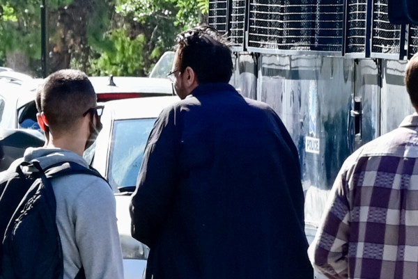 Απάτες σε ΕΦΚΑ: Δεκάδες τραγουδιστές στα δίχτυα του κυκλώματος του Καμπούρη