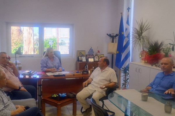 Περιοδεία στελεχών της ΕΛ.ΑΣ. στην Κρέστενα - Μπουλμπασάκος - Παπαηλιού επισκέφτηκαν το νοσοκομείο και το δημαρχείο