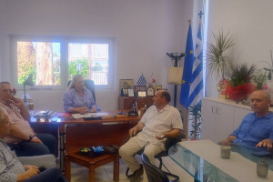 Περιοδεία στελεχών της ΕΛ.ΑΣ. στην Κρέστενα - Μπουλμπασάκος - Παπαηλιού επισκέφτηκαν το νοσοκομείο και το δημαρχείο