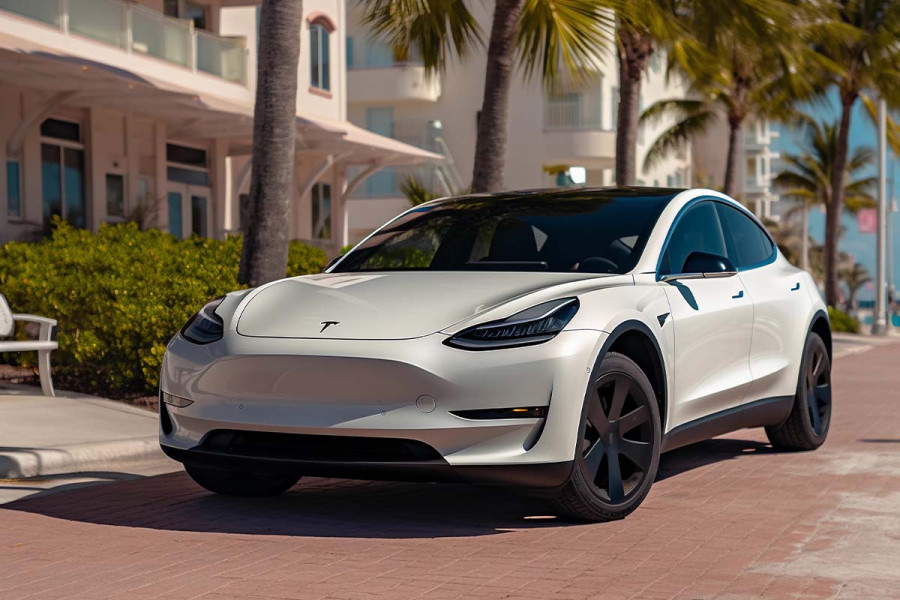Η Tesla κατηγορούμενη ότι πειράζει τα χιλιόμετρα για να λήγει η εγγύηση ταχύτερα