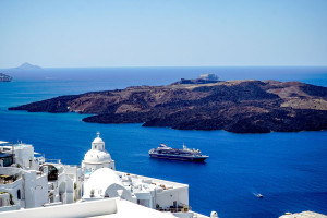 Σαντορίνη: Πλαφόν στην κρουαζιέρα 8.000 επισκεπτών
