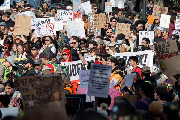 «Φλέγονται» οι ΗΠΑ από διαδηλώσεις κατά του ICE – Μαζικό λουκέτο αντίδρασης σε πανεπιστήμια και σχολεία