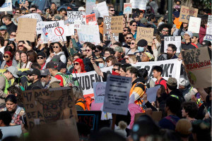 «Φλέγονται» οι ΗΠΑ από διαδηλώσεις κατά του ICE – Μαζικό λουκέτο αντίδρασης σε πανεπιστήμια και σχολεία