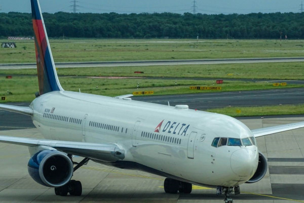 Πτήση της Delta δέχθηκε προειδοποίηση για εκτοξευτήρα πυραύλων