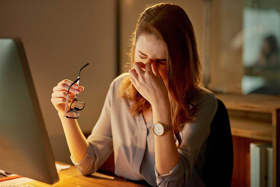 Γιατί στα 40 σερνόμαστε; Όλη η αλήθεια για την εξάντληση της ηλικίας
