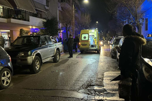 Νεκρή 38χρονη που έπεσε από τον 5o όροφο πολυκατοικίας στη Λάρισα - Αναζητείται άνδρας που ήταν στο διαμέρισμα