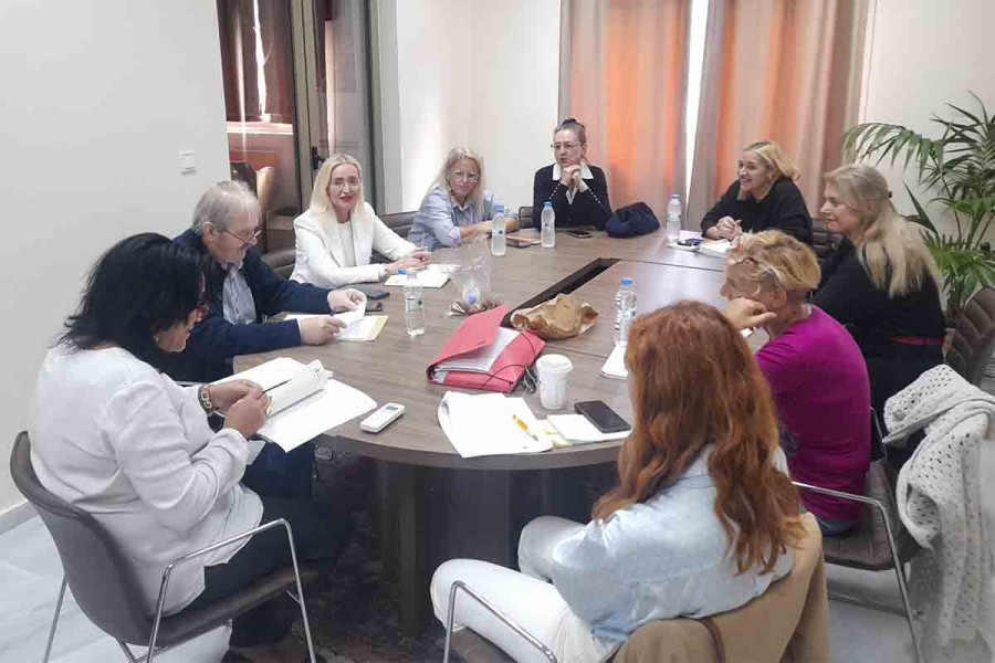 «Εκστρατεία» ενημέρωσης για τον καρκίνο του μαστού: Σύσκεψη στο νέο δημαρχείο Κρεστένων για δράσεις που αποσκοπούν στην πρόληψη της νόσου