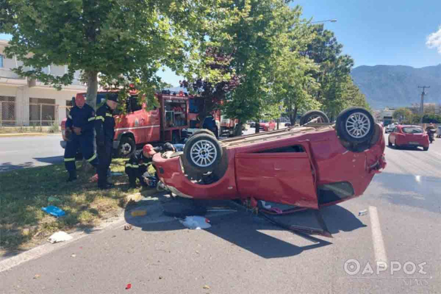 Καλαμάτα: Σοβαρό τροχαίο στη Νέα Είσοδο - Αυτοκίνητο αναποδογυρίσει στο οδόστρωμα