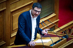 «Καμπανάκι» Ηλιόπουλου για τους ντελιβεράδες και την ασυδοσία που επικρατεί στην κάλυψη των ιατροφαρμακευτικών τους αναγκών