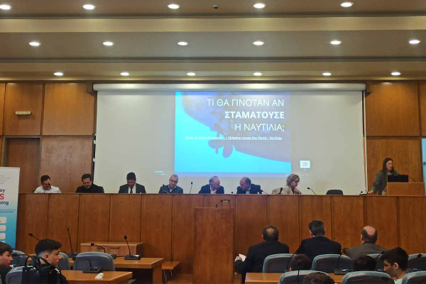 Οι μαθητές του 1ου Γυμνασίου Πύργου σε εκδήλωση για τη Ναυτιλία