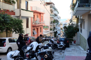 «Δεν αντέχω άλλο»: Ιδιόχειρο σημείωμα άφησε ο άνδρας που μαχαίρωσε τη σύζυγό του και αυτοκτόνησε στου Γκύζη