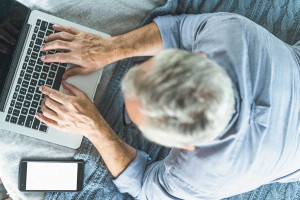 Μάθε πατέρα AI: Πώς οι εργαζόμενοι μεγαλύτερης ηλικίας αγκαλιάζουν την τεχνητή νοημοσύνη