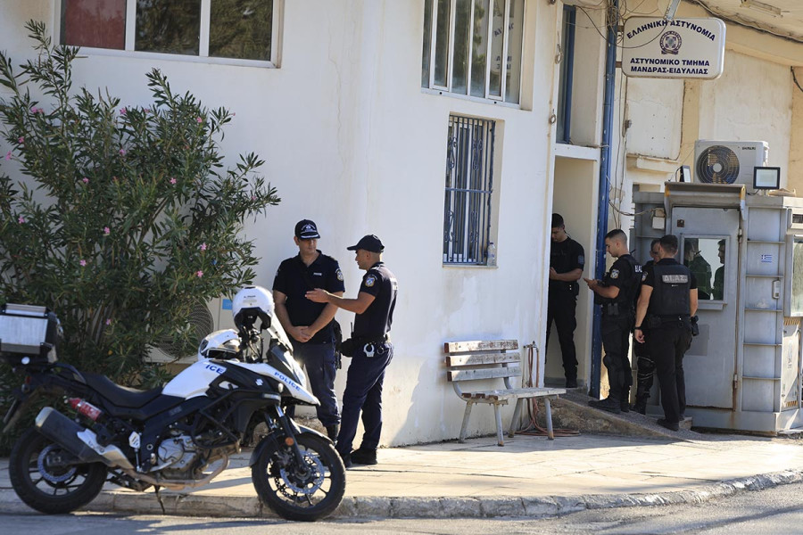ΑΤ Μάνδρας: Σοβαρά τραυματίας ο άνδρας που πυροβολήθηκε από αστυνομικό μετά από επίθεση με μαχαίρι