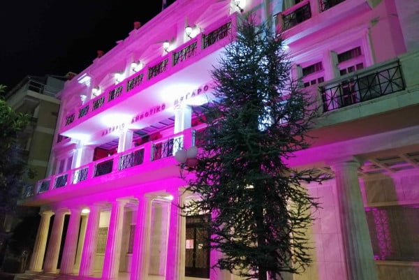 Ελληνική Αντικαρκινική Εταιρεία Ηλείας: Το Λάτσειο Δημοτικό Μέγαρο «ντύνεται» στα ροζ για τον Καρκίνο του Μαστού