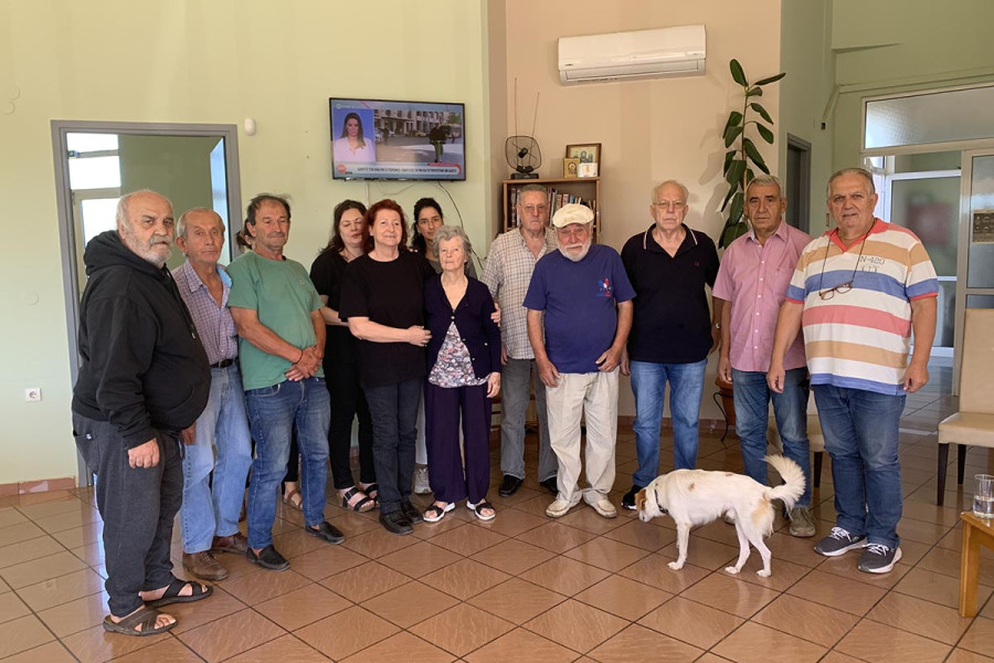 Συνταξιούχοι ΟΑΕΕ και ΙΚΑ προσφέρουν τρόφιμα στο ΚΗΦΗ Αμαλιάδας