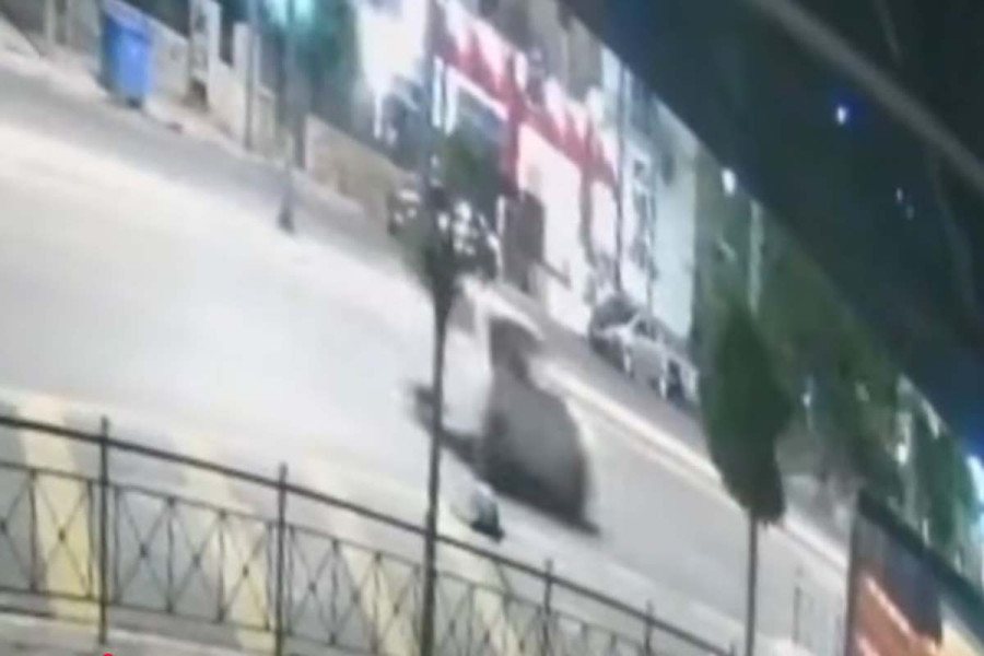 Βίντεο από τη στιγμή του τροχαίου στη λεωφόρο Αλεξάνδρας