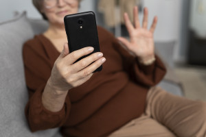 Ηλεία: Ηλικιωμένη θύμα απάτης, έδωσε 20.000 και κοσμήματα στο… “λογιστή”