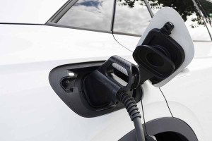 Βάζουν στο στόχαστρο τους οδηγούς των plug-in υβριδικών;