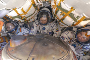 Επέστρεψαν στη Γη στο διάστημα οι Ρώσοι κοσμοναύτες και ο Αμερικανός αστροναύτης