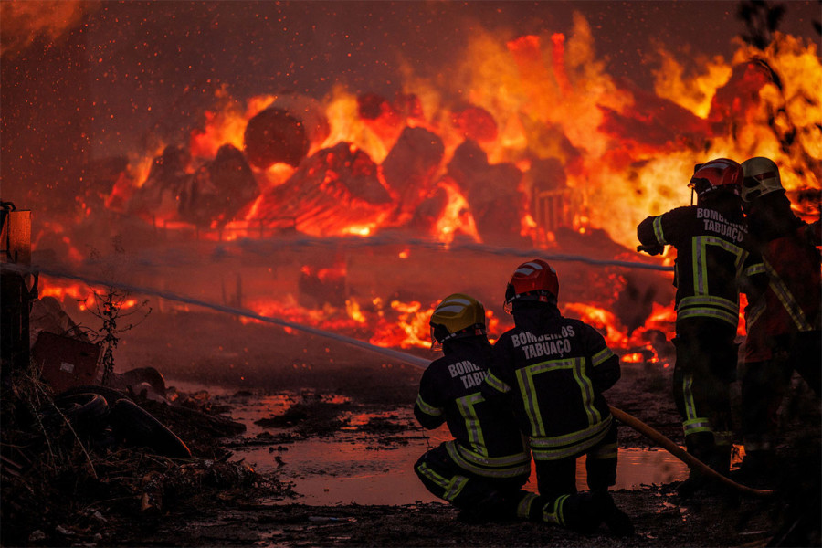Mega-fire καίει 10 ημέρες την Πορτογαλία: Στάχτη 600.000 στρέμματα, 1.600 πυροσβέστες στη μάχη