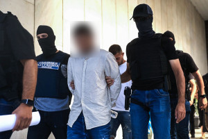 Αγ. Παρασκευή: Εκτός κάδρου αφήνει τη σύντροφό του ο 35χρονος από τον Πύργο, για τη δολοφονία του Πολωνού καθηγητή