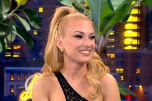 Από το παιδικό συγκρότημα «XANAZOO» στο πλευρό του Μπραντ Πιτ: Ποιά είναι η Ελληνίδα ηθοποιός που παίζει στην ταινία Formula 1