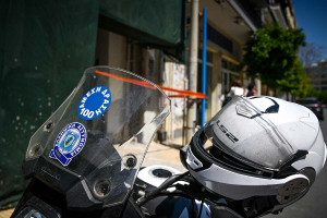 Στο στόχαστρο της Δίωξης Εκβιαστών η οικογένεια Ρομά με πολυτελή βίλα που πουλούσε «χρυσές» λίρες