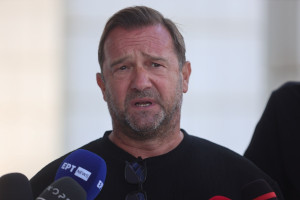 Οργισμένη ανάρτηση Πλακιά: «Όποιος σπιλώσει τη μνήμη των παιδιών μου, θα ισοπεδωθεί»