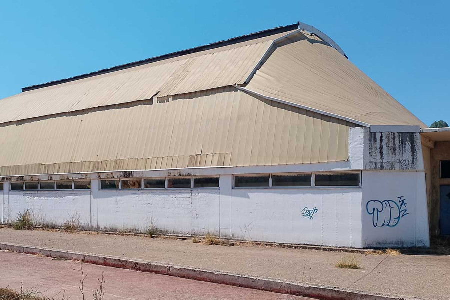 Δημοπρατείται η αποκατάσταση του κλειστού γηπέδου Κούβελου