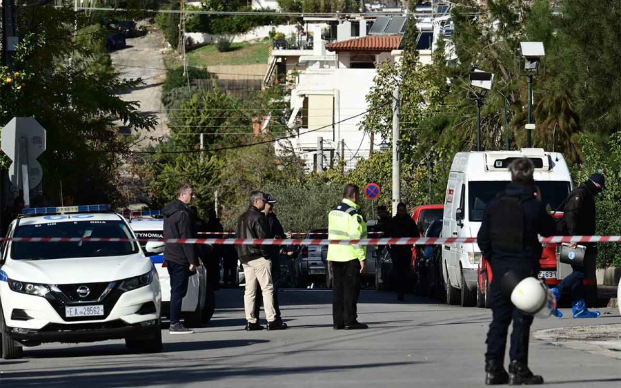 Γλυφάδα: Σύλληψη δύο Τούρκων για το αιματηρό περιστατικό - Ανθρωποκυνηγητό για τον δεύτερο εκτελεστή