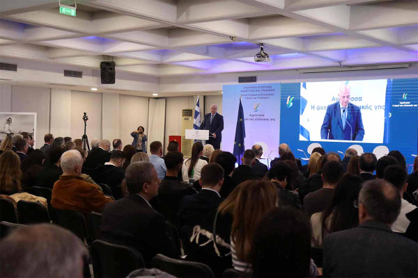 Τσιάρας: Η Ελληνίδα αγρότισσα πρωταγωνίστρια της παραγωγής και της ζωής στην ύπαιθρο