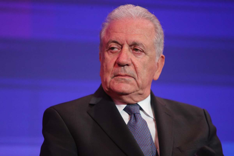 Αναμονή στο Μαξίμου για τον Δημήτρη Αβραμόπουλο - Τι λέει το περιβάλλον του
