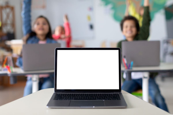 Ανανεωμένο MySchool: Τα πιστοποιητικά γέννησης των μαθητών σε ένα «κλικ»