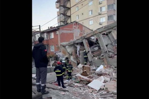 Κατέρρευσε πενταόροφο κτήριο στην Τουρκία - Φόβοι για εγκλωβισμένους