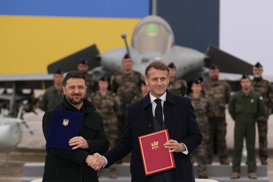 Μακρόν και Ζελένσκι υπέγραψαν για την προμήθεια περίπου 100 Rafale στην Ουκρανία