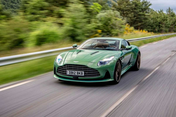 Η Aston Martin DB12 και σε έκδοση AMR
