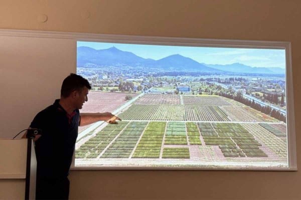 Συνάντηση για το Ειδικό Πρόγραμμα Γεωργικής Έρευνας για τη δημιουργία νέων ποικιλιών φυτικών ειδών, στη Νάουσα