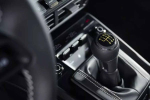 Η Porsche εξελίσσει ένα «υβριδικό» κιβώτιο