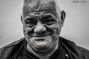 Πάνος Βόλαρης: “Έφυγε” από τη ζωή ο καλοκάγαθος “γίγαντας” της πλατείας με τα “πιτόλια” του