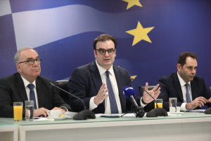 Οριζόντια στήριξη σε ενοικιαστές και συνταξιούχους μέσω πλεονάσματος - Παρουσίαση μέτρων 1 δισ. ευρώ από το υπουργείο Εθνικής Οικονομίας και Οικονομικών