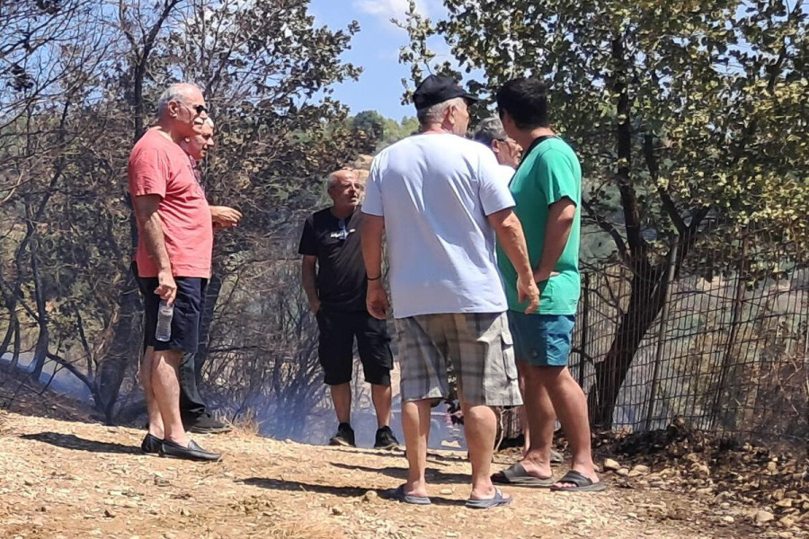 Στάθης Καννής: Καθοριστική η συνεισφορά εθελοντών και κατοίκων Ελαιώνα &amp; Αμπελώνα στην κατάσβεση της πυρκαγιάς